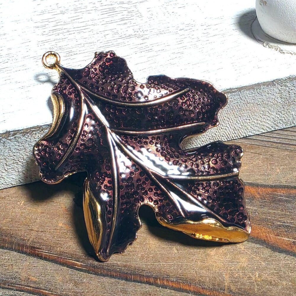 Coppery Brown Enamel on Gold Tone Alloy 3D Textured Large Autumn Leaf Pendant - Picture 2 of 8